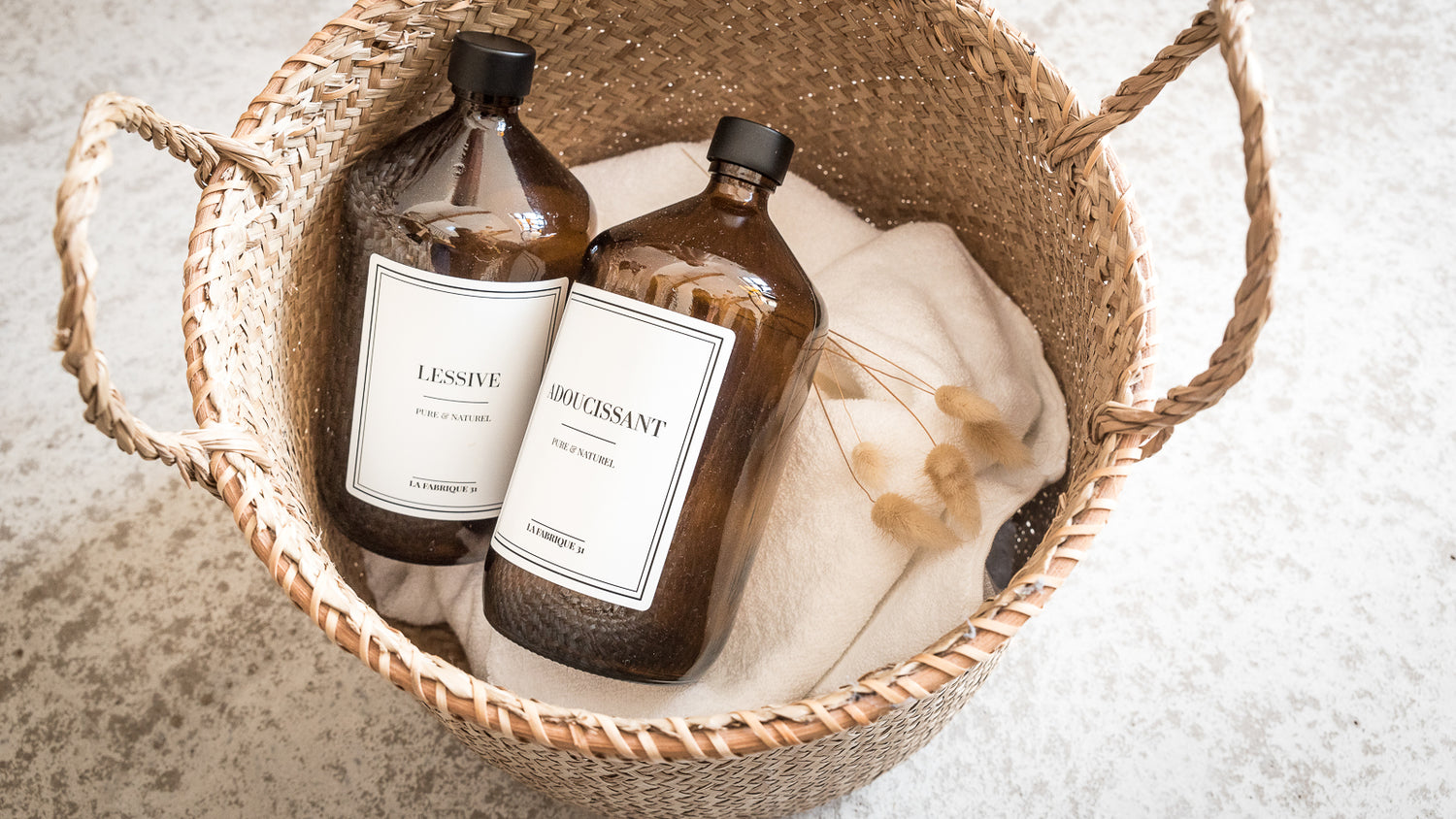 bouteille de lessive et assouplissant en verre ambré