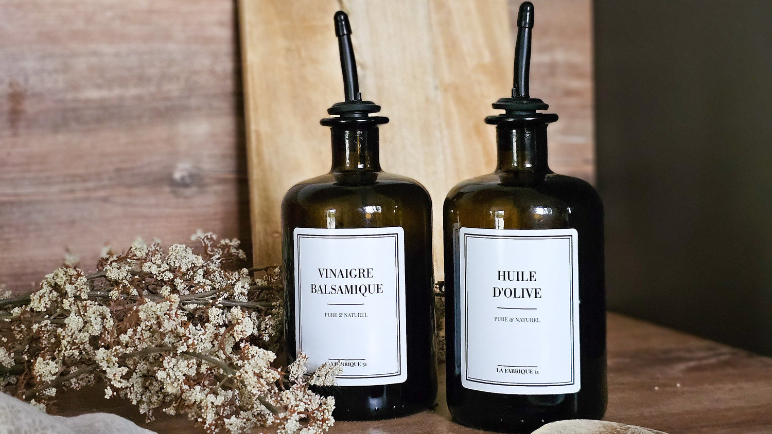 huilier et vinaigrier en verre ambré